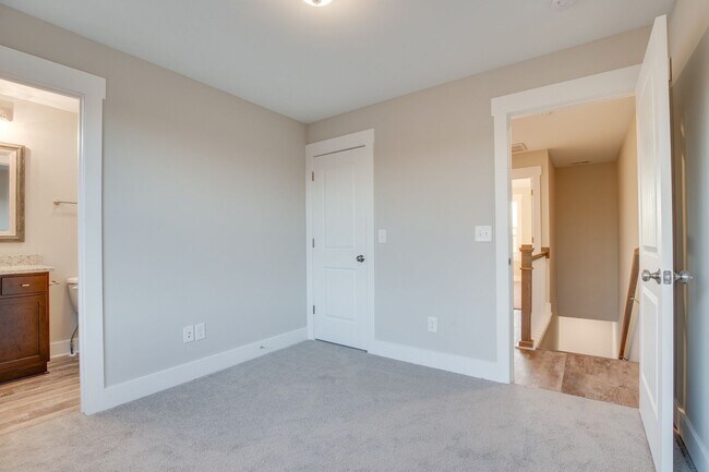 Building Photo - Townhome For Lease