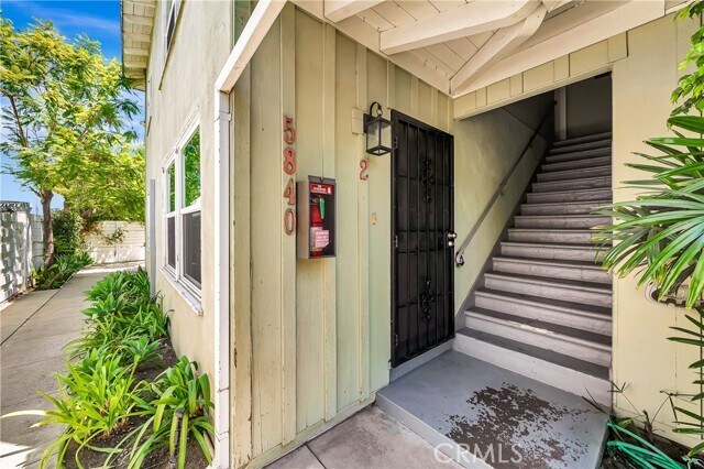 Building Photo - 5840 Coldwater Canyon Ave