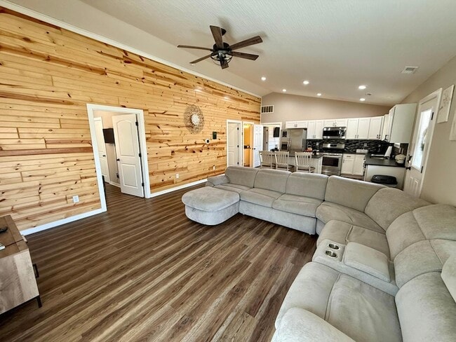 Building Photo - 813 Eaton Hollow Rd SW