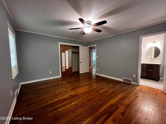 Building Photo - 607 Southview Dr
