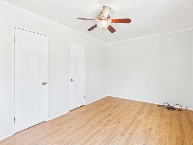 Building Photo - 3426 Delaware Ave