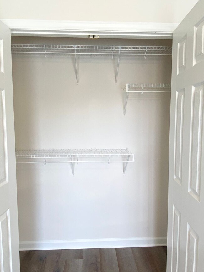 Building Photo - 330 Commons Dr