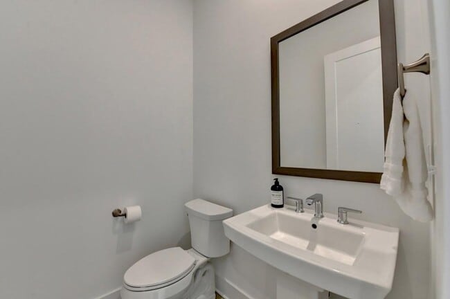 Building Photo - 503 Motivation Cir NW