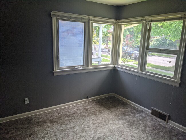 Building Photo - 414 S 12th Ave