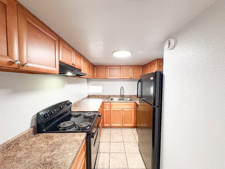 Building Photo - 6802 N 17th Ave