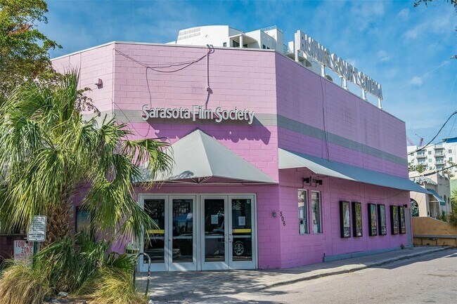 Building Photo - 635 S Orange Ave