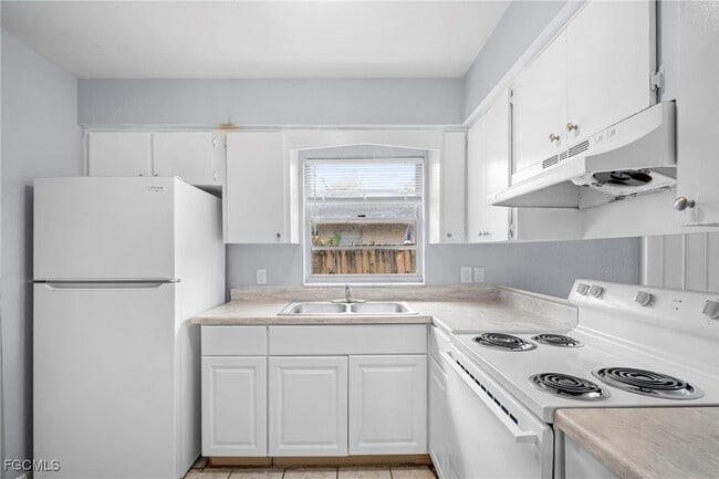 Building Photo - 5449 Tenth Ave