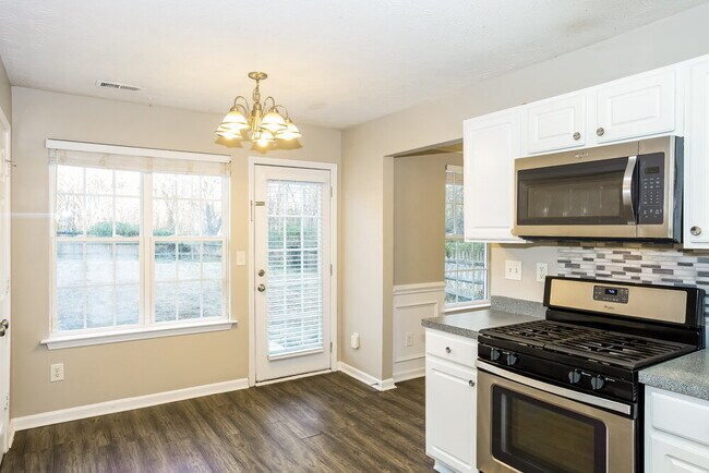 Building Photo - 7033 Tanners Creek Dr