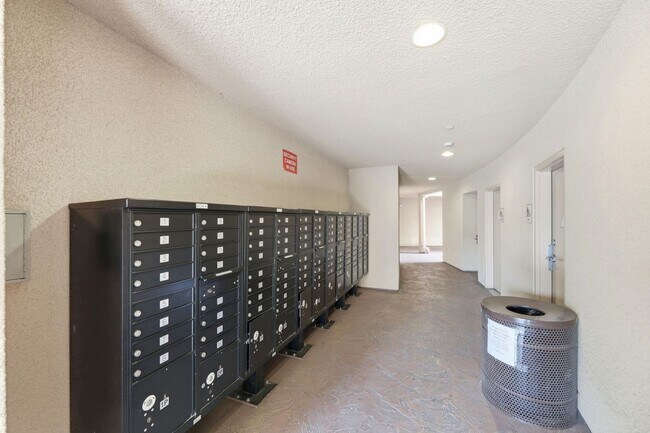 Building Photo - 1445 Fruitdale Ave