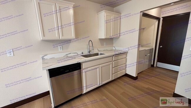 Building Photo - CFC (Russell)-Spanaway Duplex