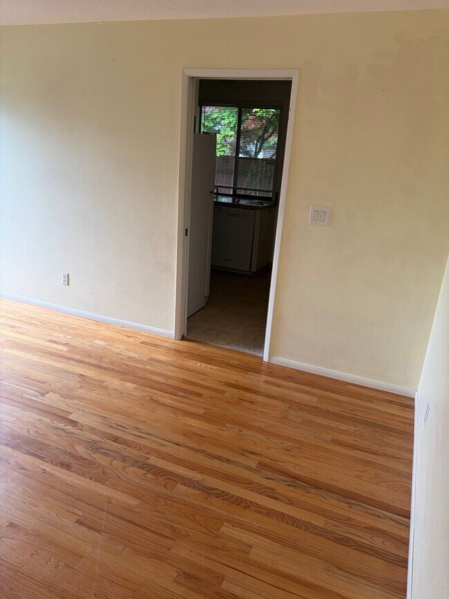 Building Photo - 2 Bedroom Duplex in Newberg