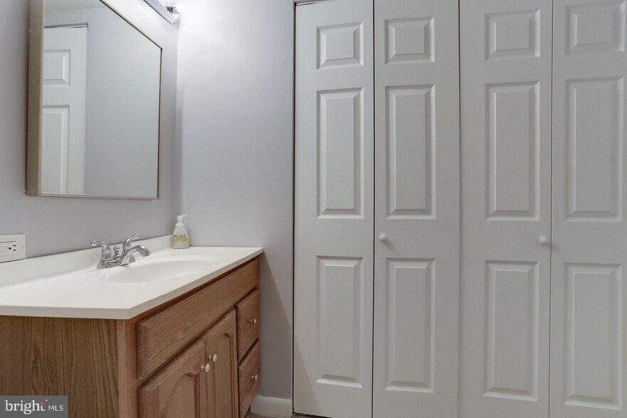 bathroom - 922 24th St NW