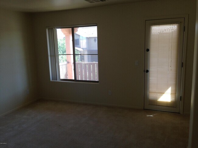 Building Photo - 2050 S Falcon Dr