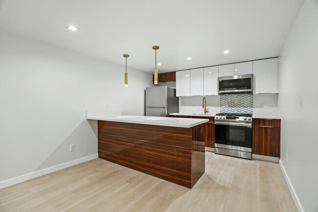 Building Photo - 410 Lucas Ave