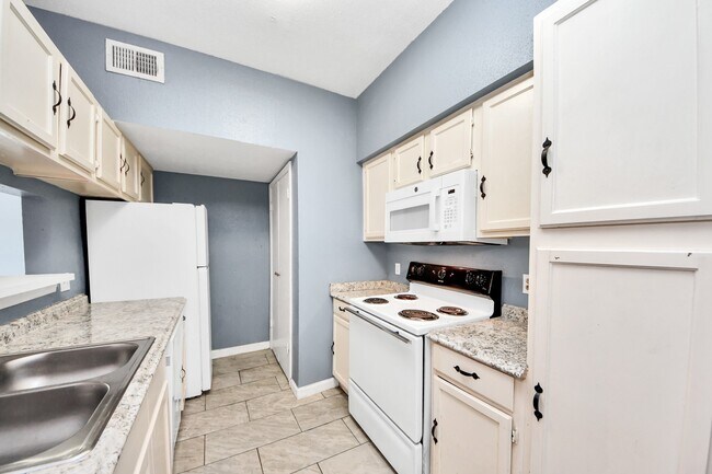 Building Photo - 14550 Fonmeadow Dr