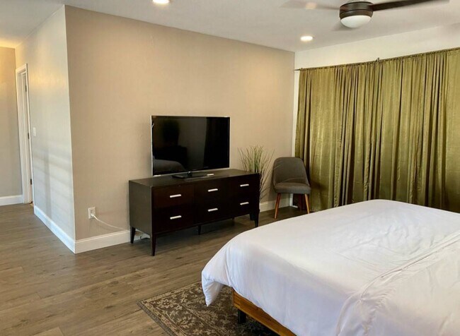 Building Photo - 311 4th St