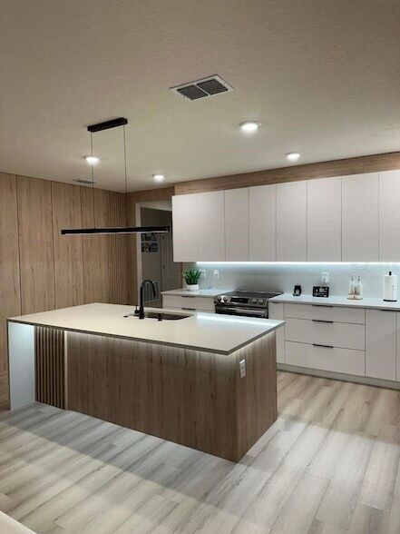 Building Photo - 33412 Country House Dr