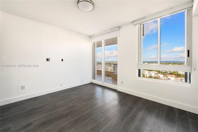 Building Photo - 781 Crandon Blvd