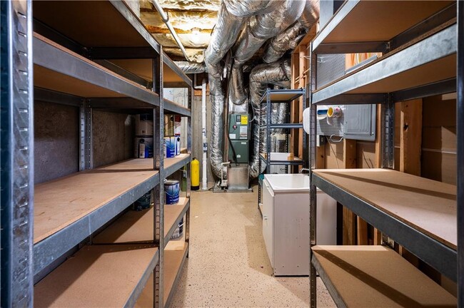 Building Photo - 3713 Lake Edge Dr