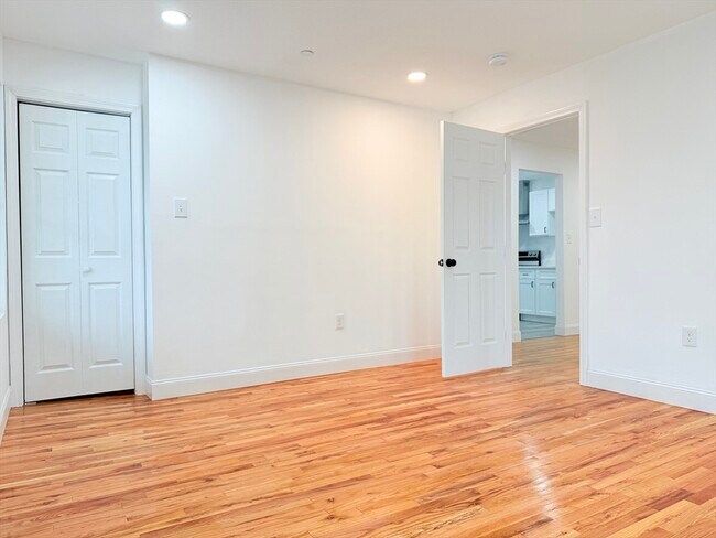 Building Photo - 23 Bellevue St