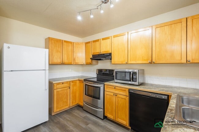 Building Photo - 3 bed 2 bath home