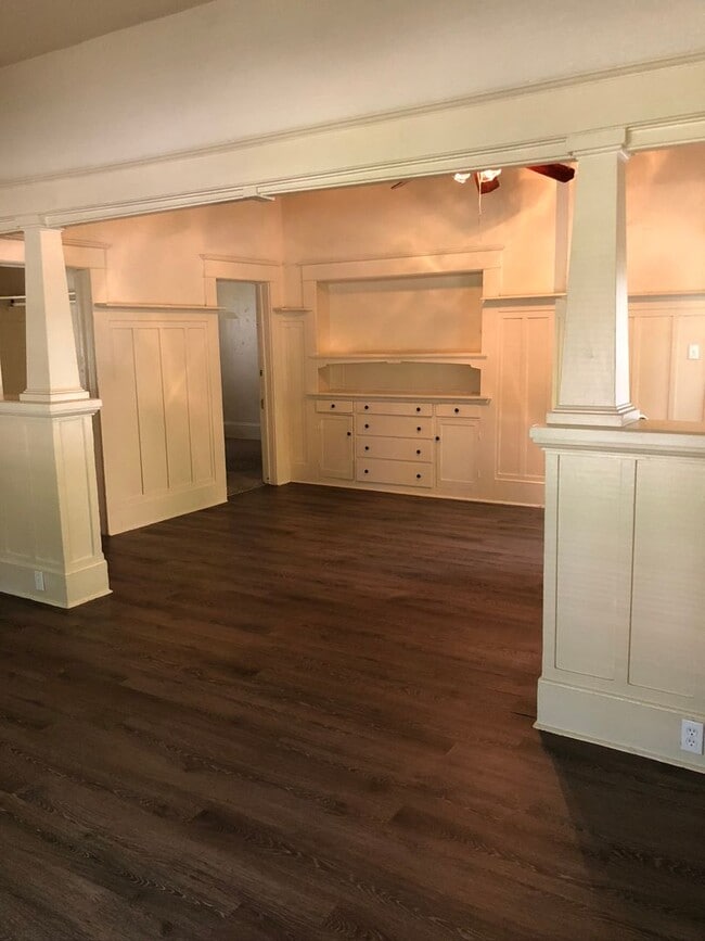 Building Photo - Adorable 7 bedroom house directly across from Chico State! Available July!