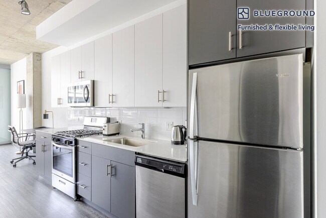 Building Photo - 60 E Randolph St