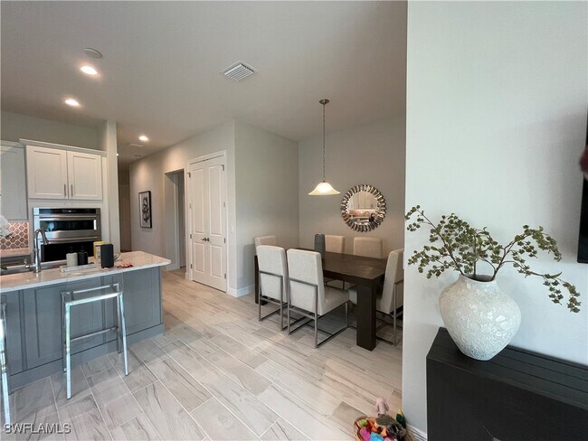 Building Photo - 9213 Cayman Dr