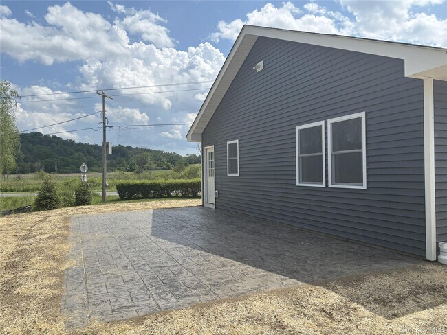 Building Photo - 6 Sharon Station Rd