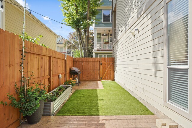 Building Photo - 1413 W 26th St