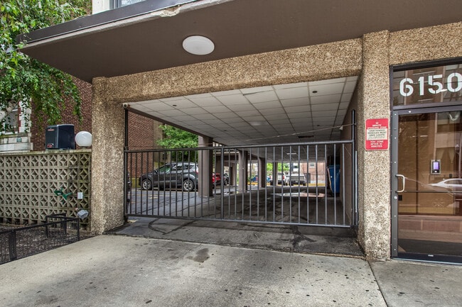 Building Photo - 6150 N Kenmore Ave