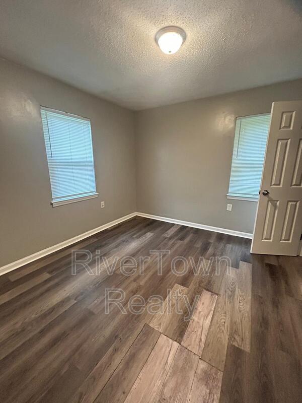 Building Photo - 3020 Sinclair St