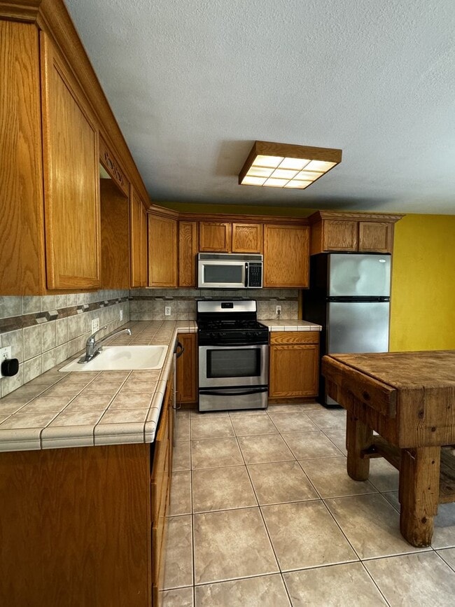 Building Photo - 1843 Square Foot River Front two level hom...