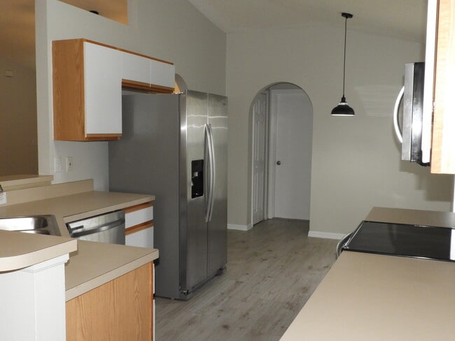 Building Photo - 1520 Vista Lake Cir