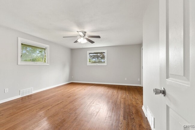 Building Photo - 117 Treeland Cir