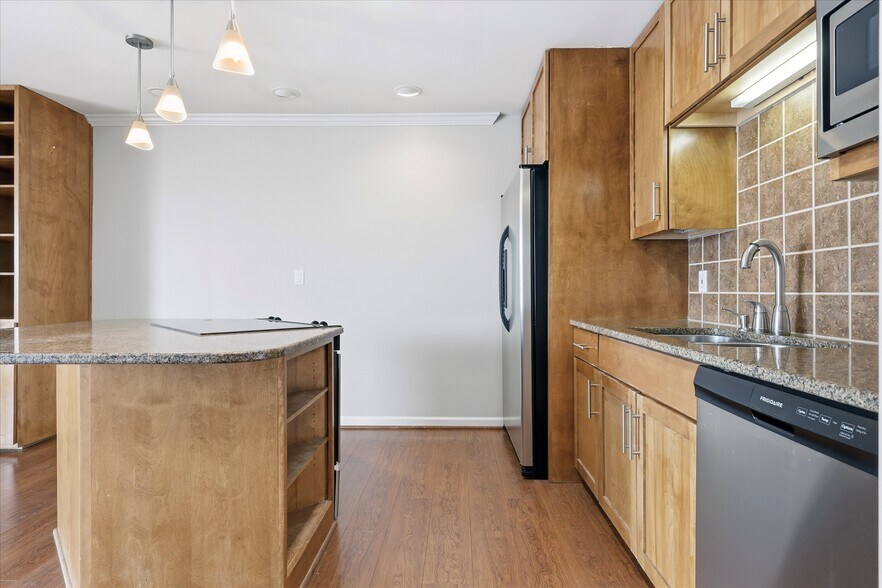 Building Photo - 5000 Baltimore Ave