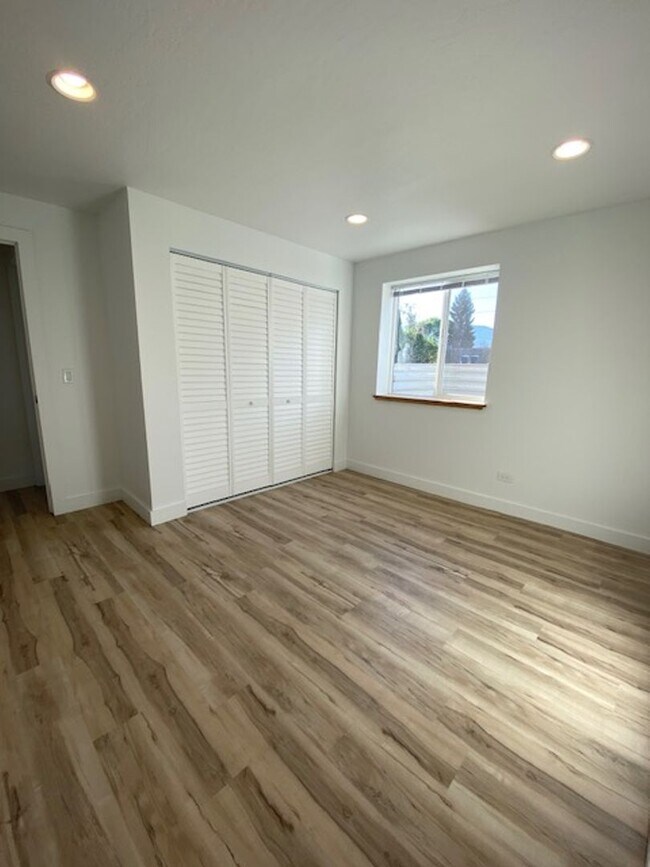 Building Photo - 107
