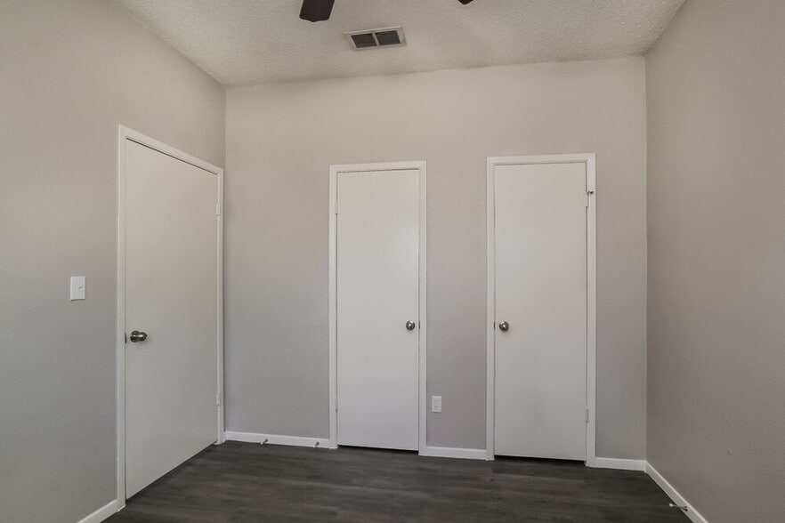 Building Photo - 9723 Orangevale Dr