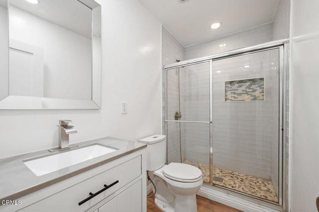 Building Photo - 1418 W 69th St
