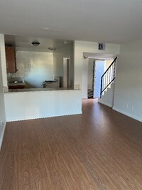 Building Photo - 305 N Vinedo Ave