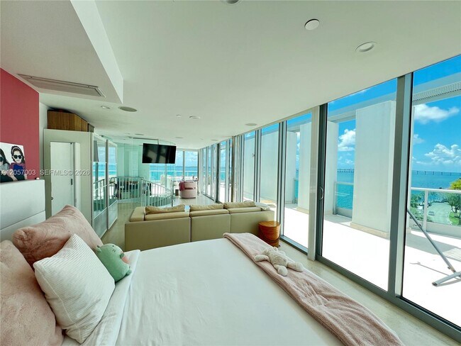 Building Photo - 1331 Brickell Bay Dr
