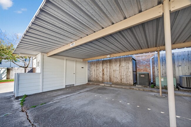 Building Photo - 14381 Still Meadow Dr