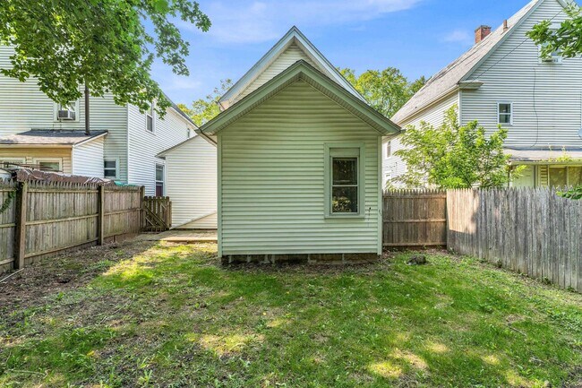 Building Photo - Charming Home with Updates and Covered Porch - A Must-See!