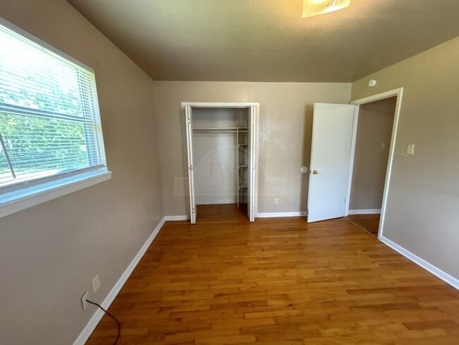 Building Photo - 1315 Jefferies, Killeen