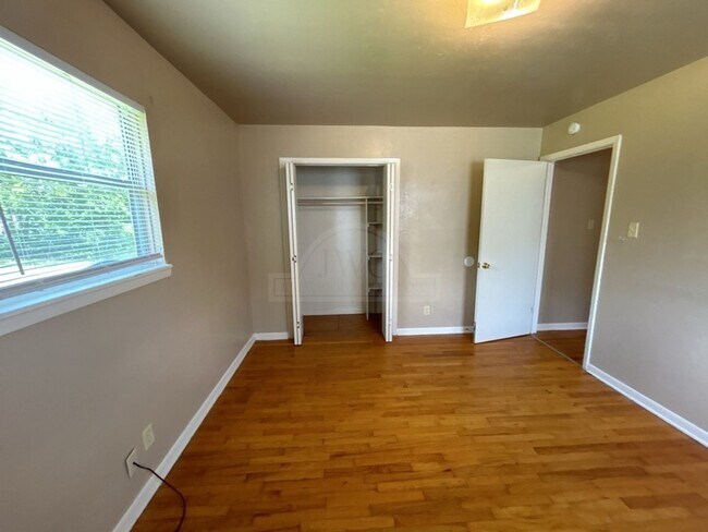 Building Photo - 1315 Jefferis Ave