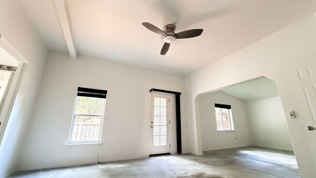 Building Photo - 25001 Rim Rock Rd