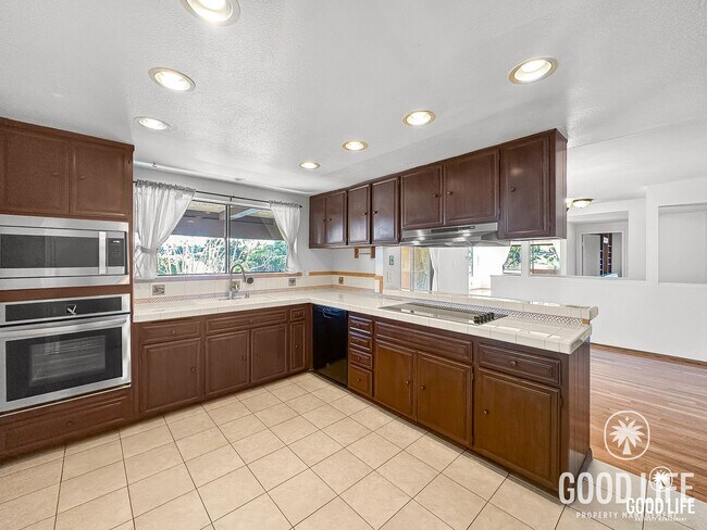 Building Photo - Spacious 4Bd/3Ba Townhome near SDSU Available Now!