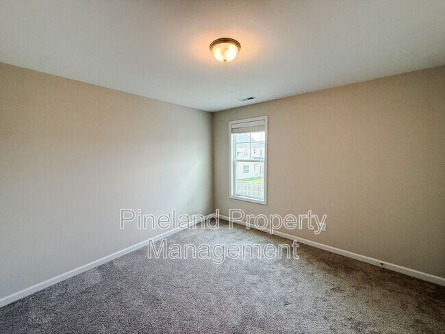 Building Photo - 147 Stafford Ave