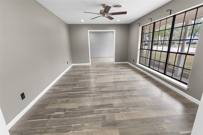 Building Photo - 302 Shadow Creek Dr