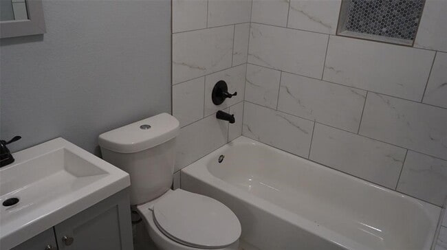 Building Photo - 4222 Cicada Ln